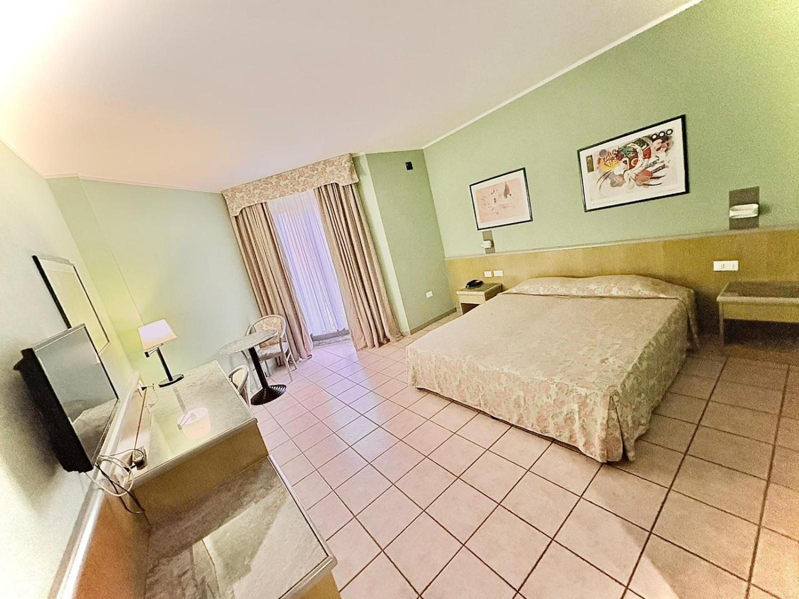 Hotel Verri Misano di Gera dʼAdda Esterno foto