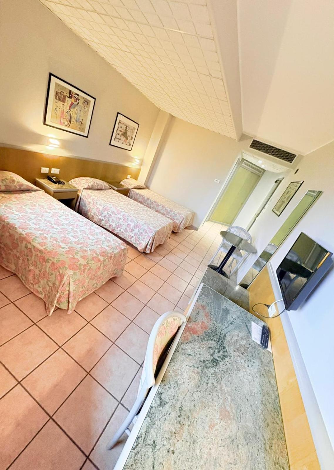 Hotel Verri Misano di Gera dʼAdda Esterno foto