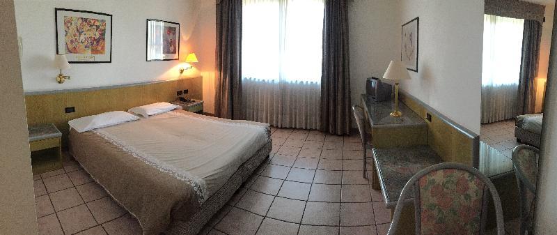 Hotel Verri Misano di Gera dʼAdda Esterno foto